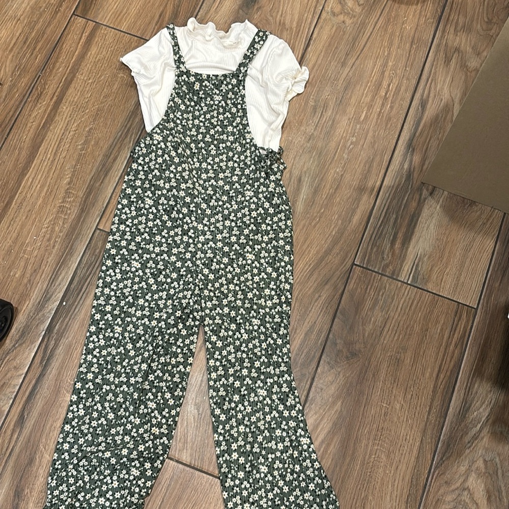 Like new girls jumpsuit